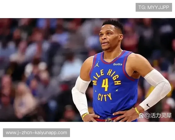 威斯布鲁克飞身抢下前场篮板点燃比赛